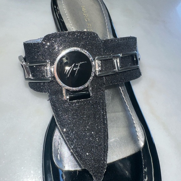 Marc Fisher black and silver sparkly thong sandals, size 7 - Picture 5 of 7